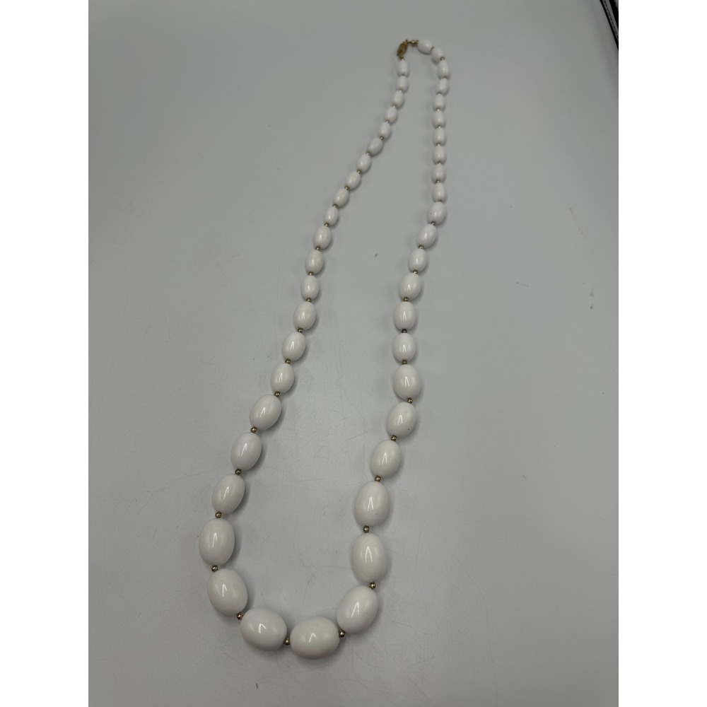 Vintage White Milk Glass Graduated Oval Bead Necklace Gold Tone Barrel Clasp 24"